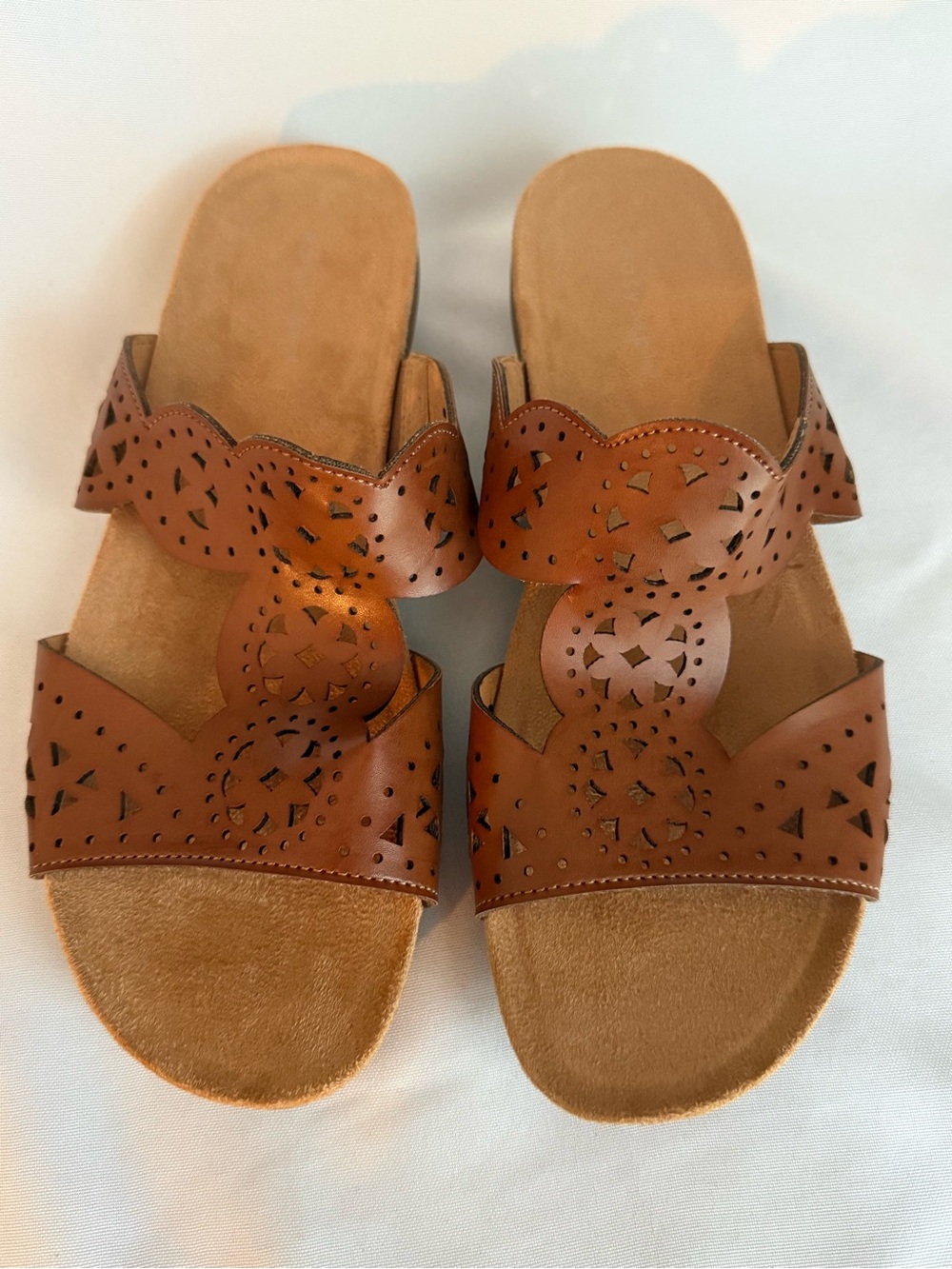 NEW Easy Spirit Women's Tan Leather Slide Sandals - Cutout Design Size 9